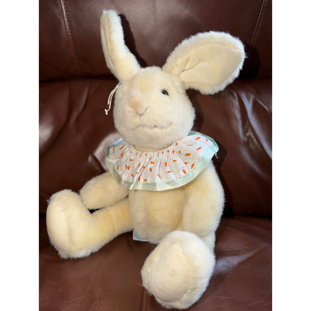 Heartline‎ Plush Bunny Rabbit Cream Stuffed Animal Carrot Ruffle Collar Vintage